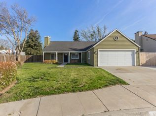 699 W Fallbrook Ave, Clovis, CA