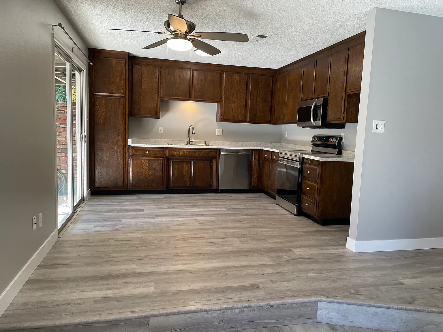 2 bed, 1000 sqft, $2,000 — Photo 4