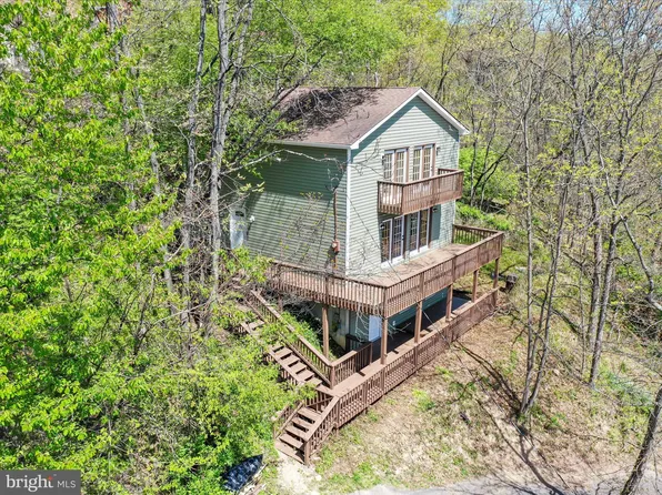 630 Lakeview Dr, Cross Junction, VA 22625