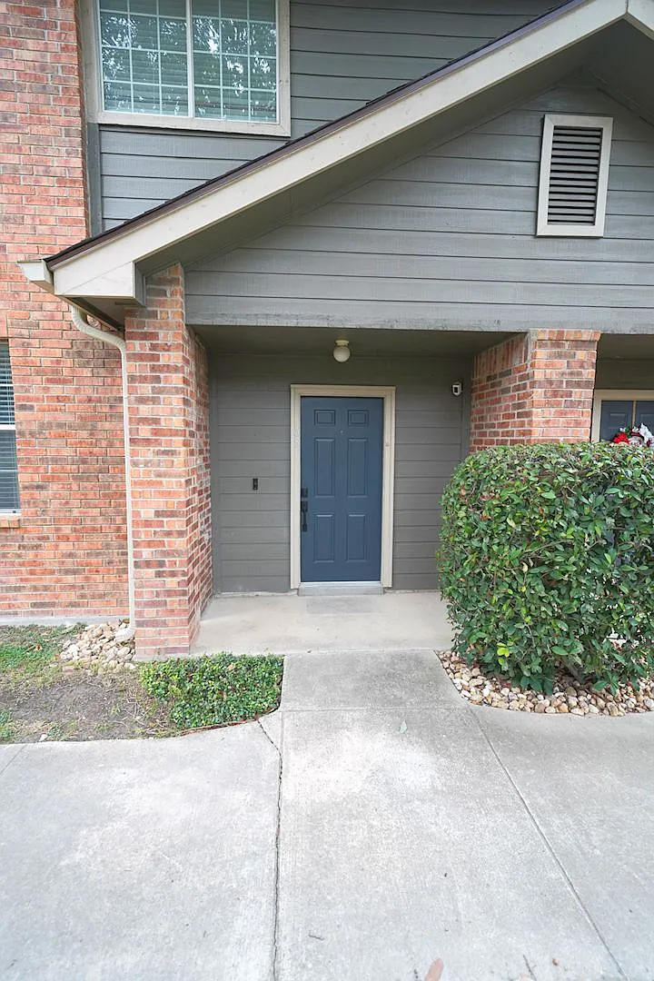 Delightful Condominium in the heart of the Medical Center. Realtor Commission: $500 — Photo 3