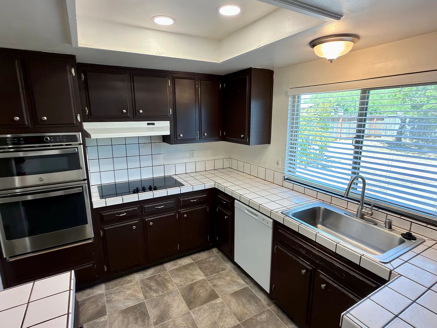 4 bed, 2.5 bath, 1846 sqft, $3,290 — Photo 3