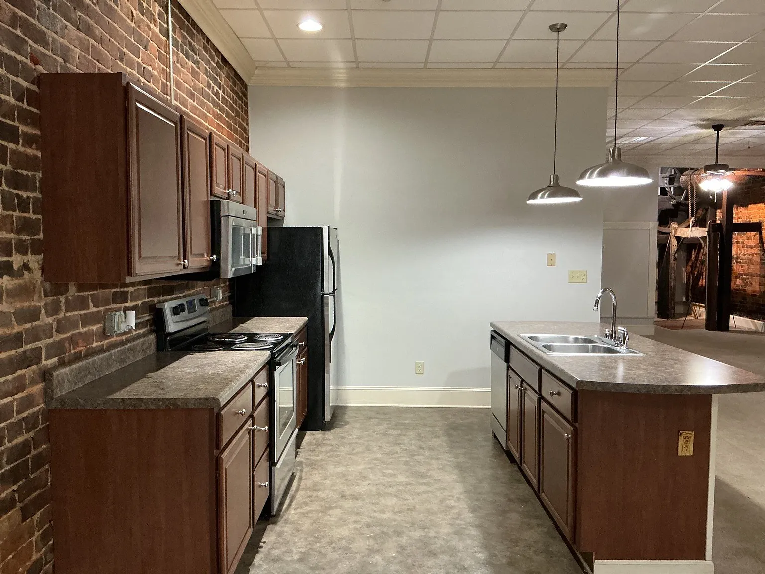 2 bed, 1000 sqft, $1,375 — Photo 3