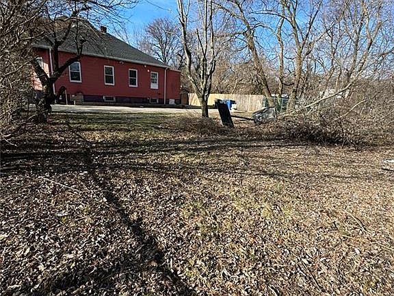 2nd image of 48 De Soto St