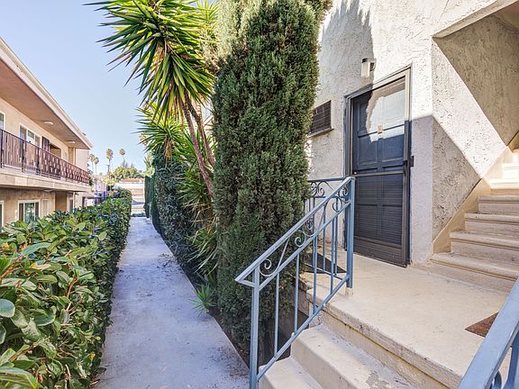 4th image of 1426 N Fairfax Ave APT 8