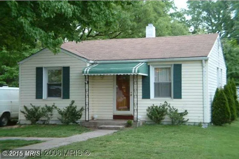 172 Riverside Rd photo 1