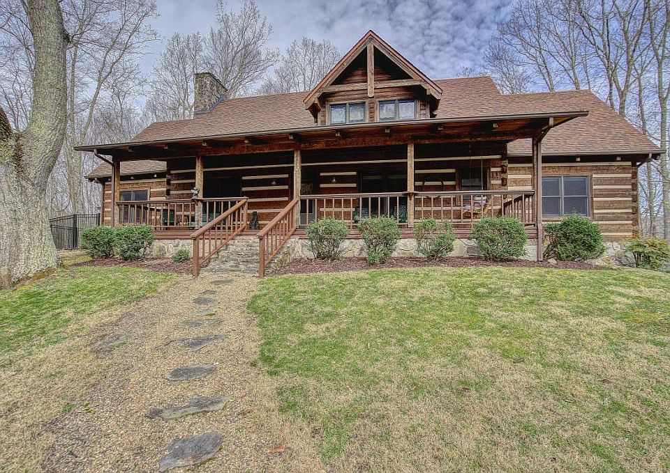 1st image of 121 Victoria Cir