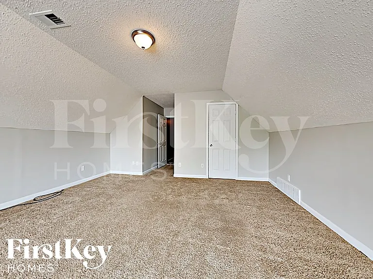 1116 Berkshire Cir — Photo 10