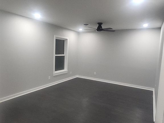4th image of 2731 S Wallace Dr