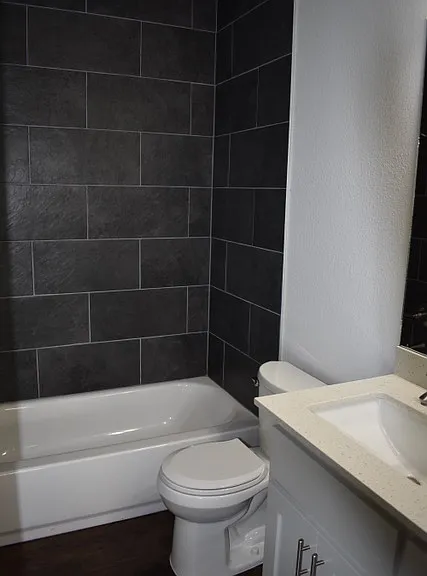 1216 W Nelson St — Photo 13