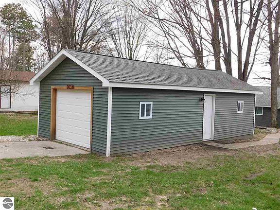 2nd image of 5031 Maple Knoll Dr NE