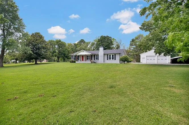 4 bed, 3173 sqft, $3,800 — Photo 2