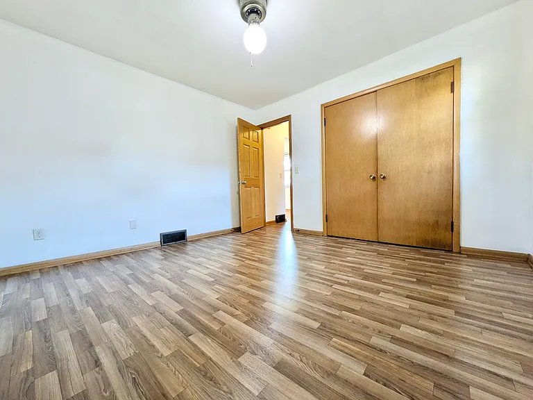 4227 Xenia Ave N — Photo 3