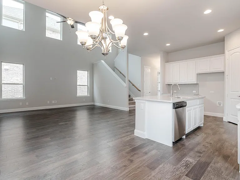 1537 Euclid Aly — Photo 6