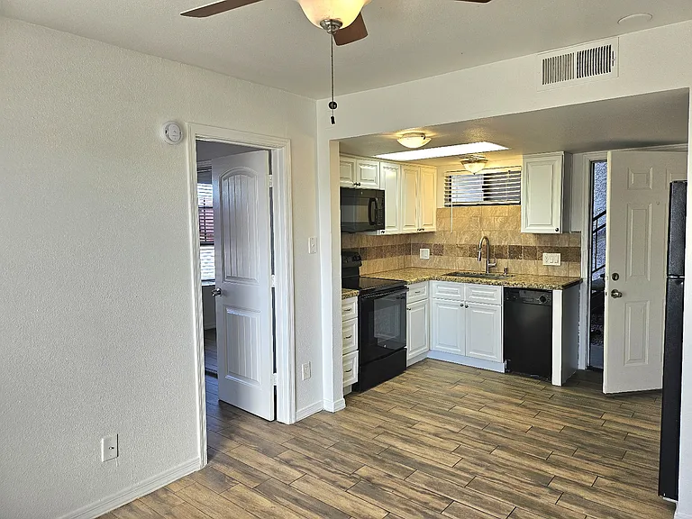 4313 N 19th Ave #218 — Photo 4