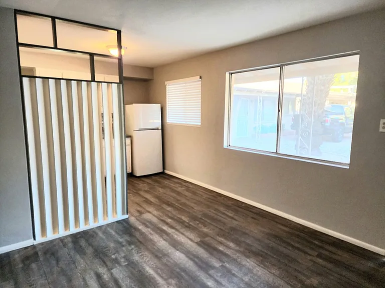 302 W Medlock Dr #6 — Photo 8