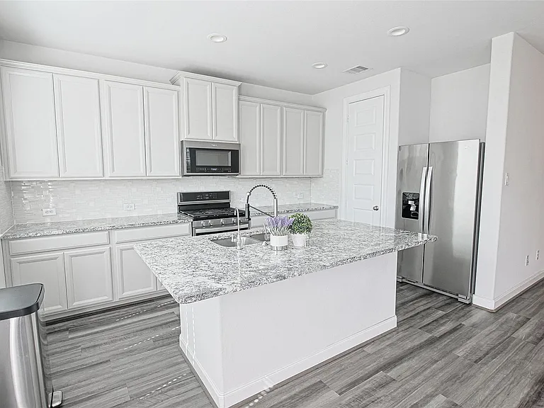 10005 Brickhouse Dr — Photo 8