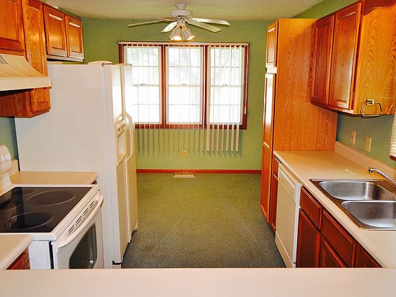 3rd image of 100 Westridge Ct