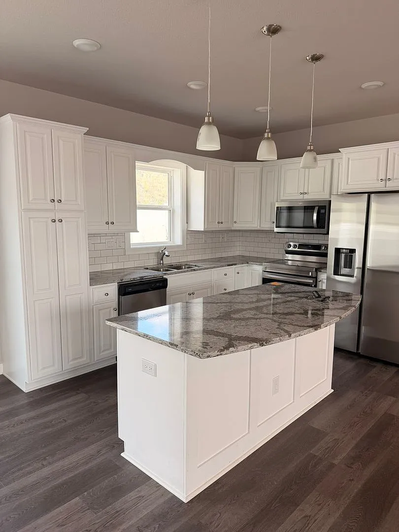 Modern, spacious, and move-in readythis is the rental you've been waiting for! — Photo 3