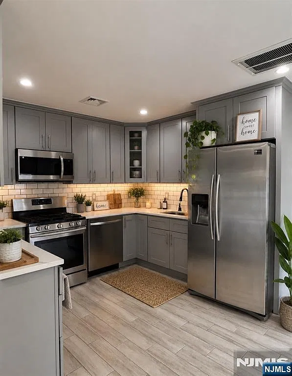 3 bed, 1.0 bath, $2,800 — Photo 2