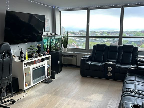 3rd image of 3550 N Lake Shore Dr APT 826