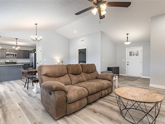 4th image of 105 Tyler Dr