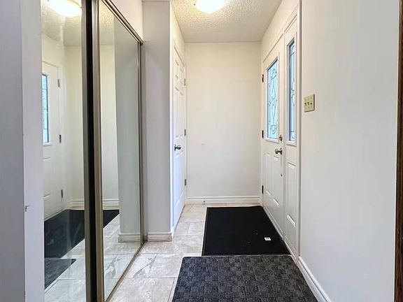 2nd image of 43 Eleanor Cir