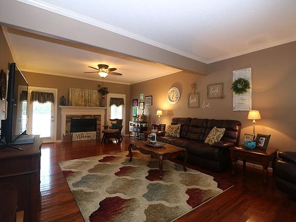 4th image of 110 Chatham Dr