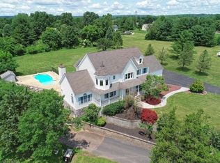 31 Hog Hollow Rd, Pittstown, NJ 08867