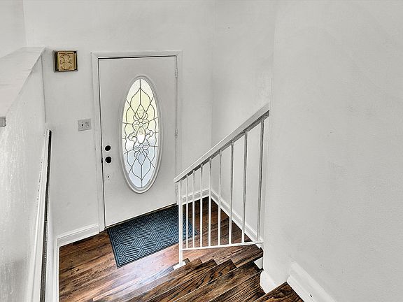 4th image of 3854 Hyde Park Dr