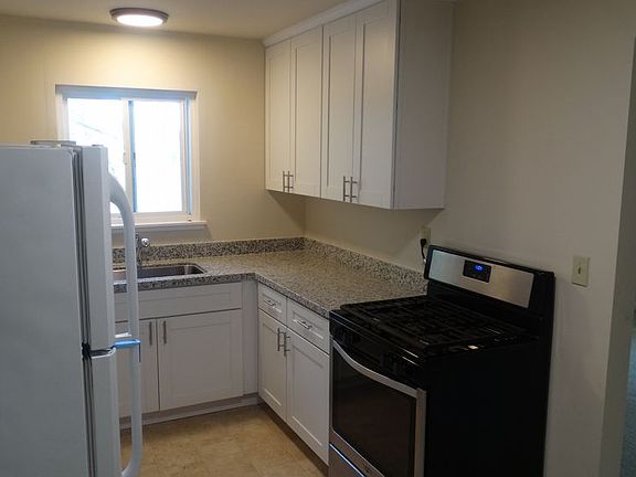 4th image of 34 S Grant St APT D