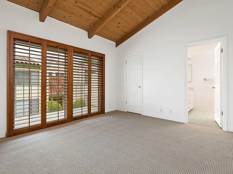 130 W Alamar Ave #3 — Photo 10