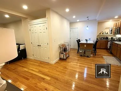 4 bed, 3.0 bath, $4,400 — Photo 4