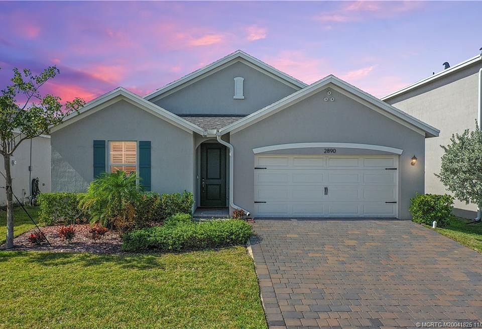 1st image of 2890 NE Breezeway Cir