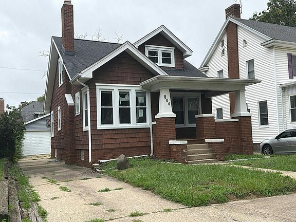 3rd image of 804 W Meadows Pl