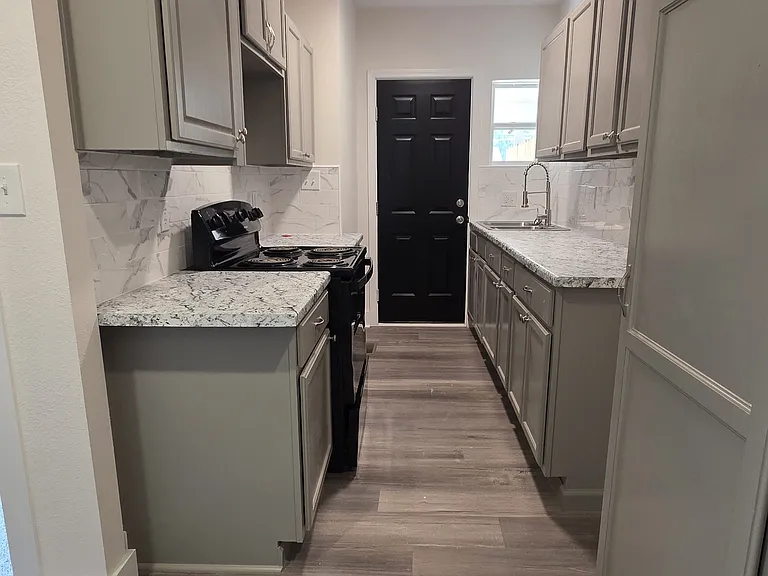 423 N Volutsia Ave #1 — Photo 5