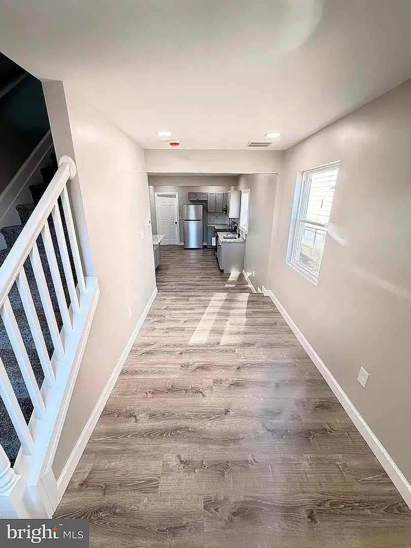 3 bed, 1250 sqft, $2,400 — Photo 3