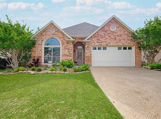 2802 Hollypoint Ct, Arlington, TX 76015