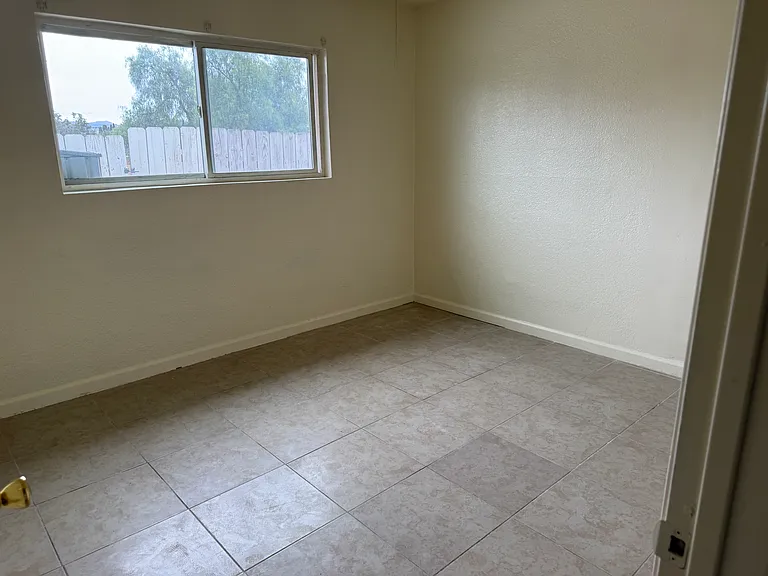 1350 Windmill Rd #1 — Photo 5