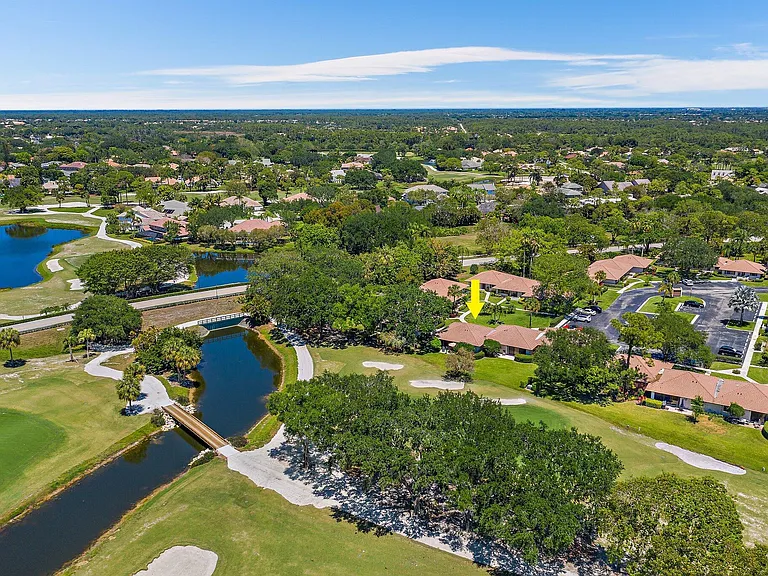 821 Club Dr — Photo 28