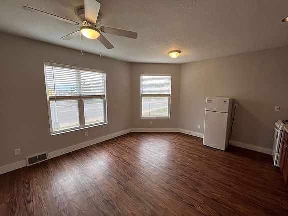 2nd image of 1015 Grand Ave #2