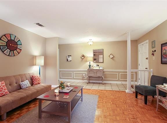 2nd image of 5724 Oxford Pl