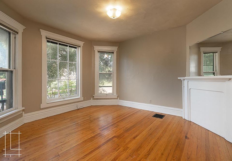 1st image of 207 W Hubbard Ave #207