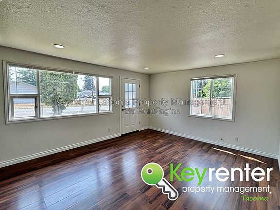 3rd image of 11916 Alaska St S