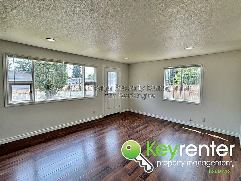 11916 Alaska St S — Photo 3