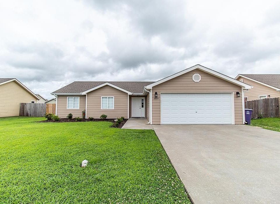 1st image of 2809 Brookville Dr