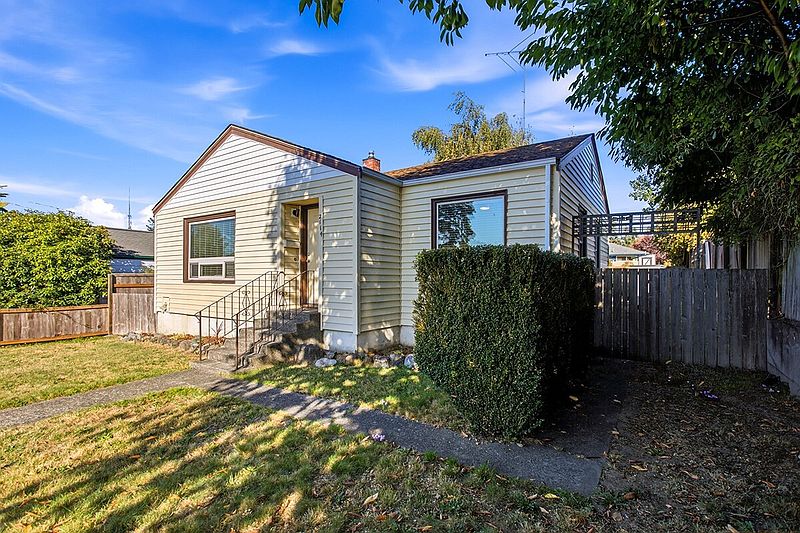 3rd image of 2114 Parker Place