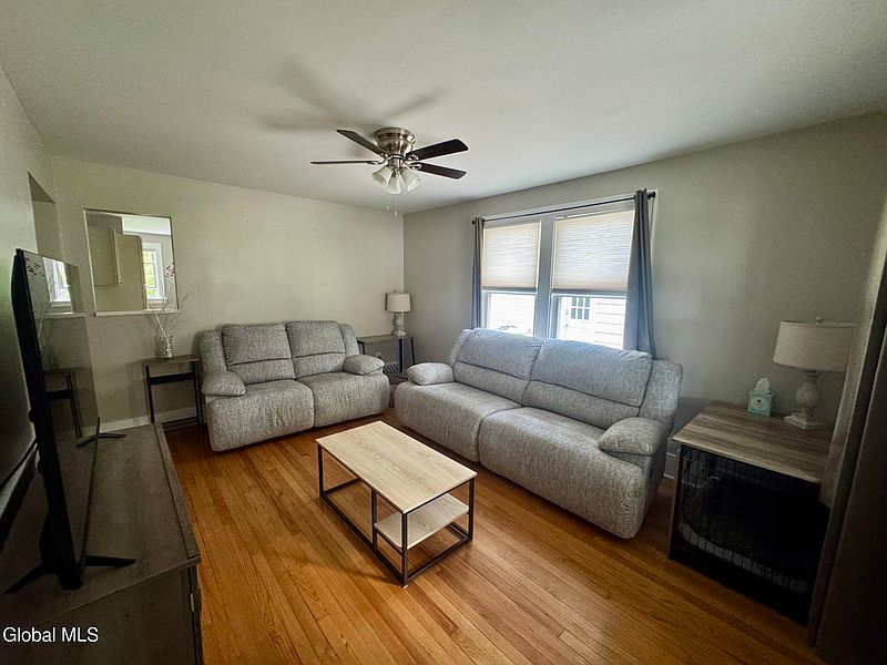 2nd image of 13 Knickerbocker Road