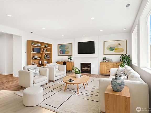4th image of 1826 267th Street NW