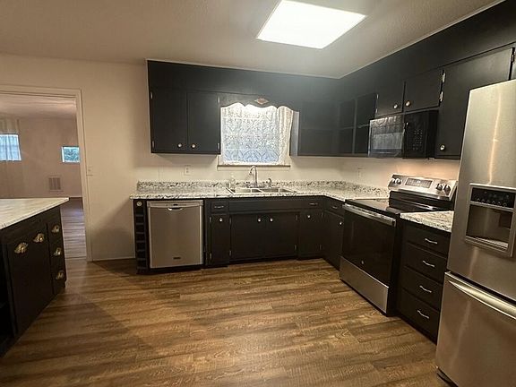 4th image of 1370 Russell Ln