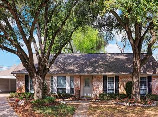 1723 Shadow Bend Dr, Houston, TX 77043